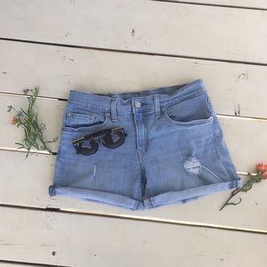 Levi summer denim jean shorts, light wash ☀️